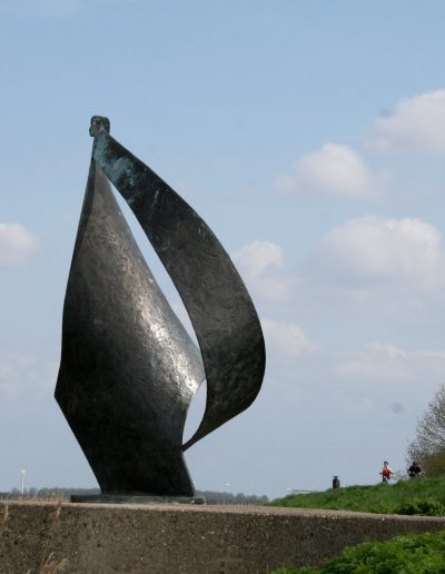 Thalassa, 425 cm, 1999. Opdracht: gemeente Huizen. Locatie: Gooimeerdijk, Huizen.