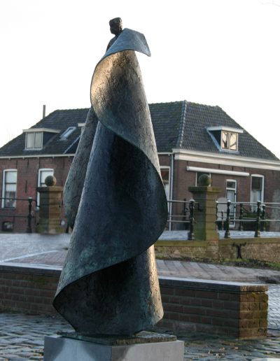 Ode aan weleer, 170 cm, 2000. Aangekocht: gemeente Elburg. Locatie: Haven Elburg.