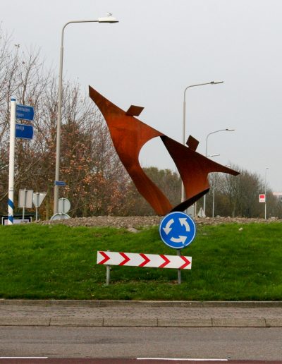 Power, 270 cm, cortenstaal, 2011 Aangekocht: gemeente Stede Broec.